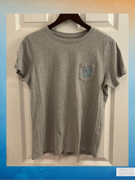 Vineyard Vines Tops - Vineyard Vines Gray Pocket T-Shirt - Size Medium